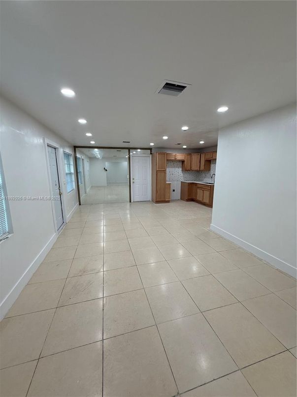 Empty room, Interior, Kitchen, Recessed Lighting