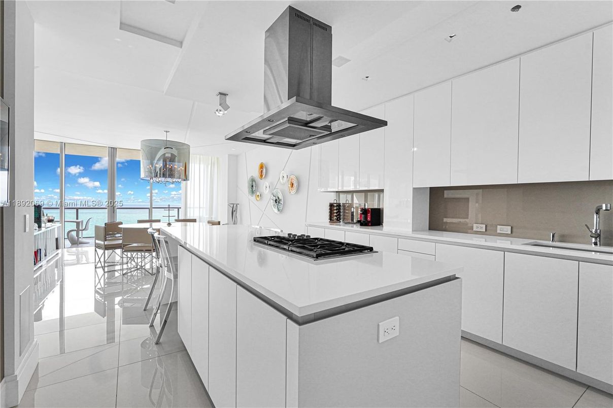 Dining room, Interior, Kitchen, Pendant Lights, Recessed Lighting, Water