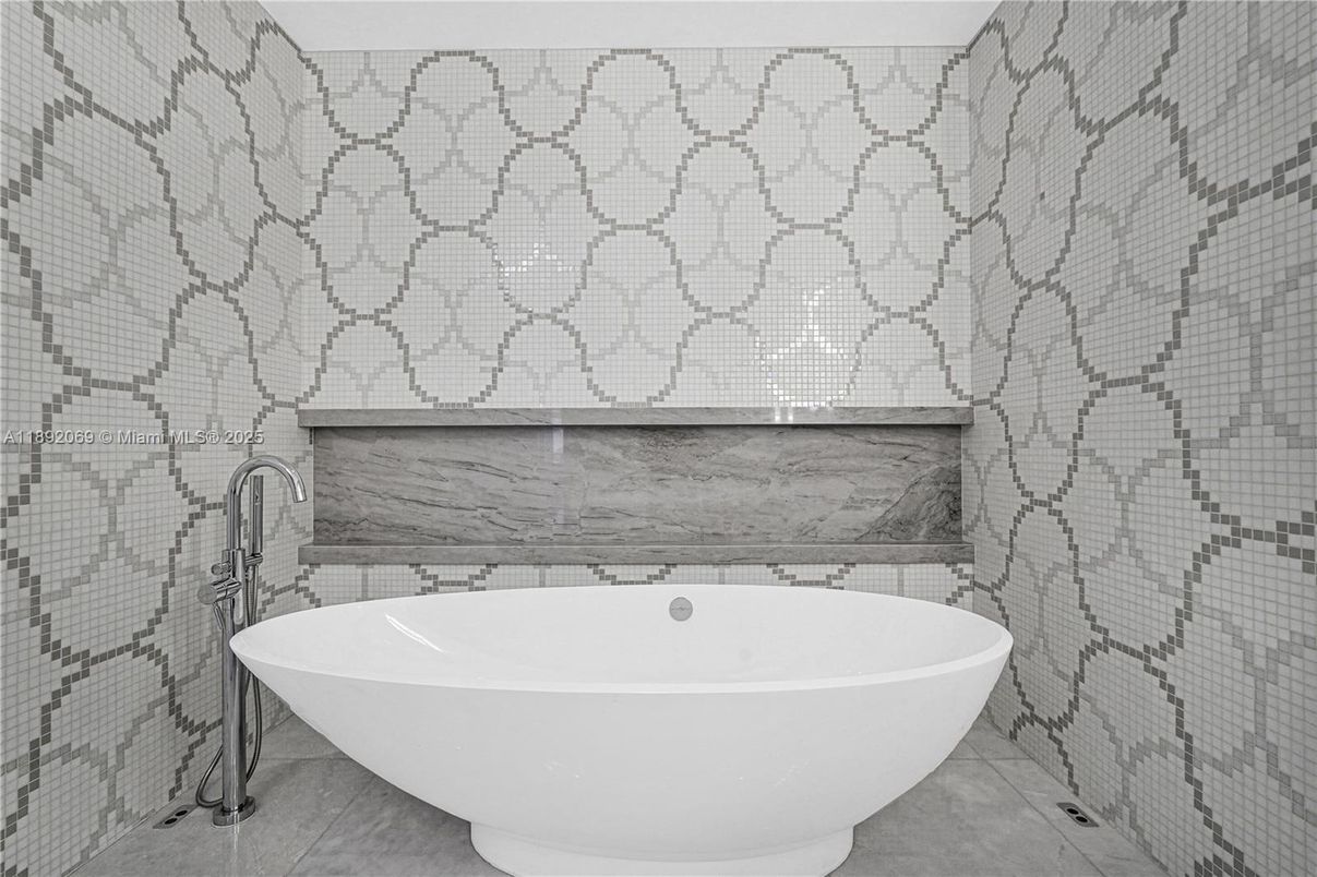 Bathroom, Free Standing Baths, Interior
