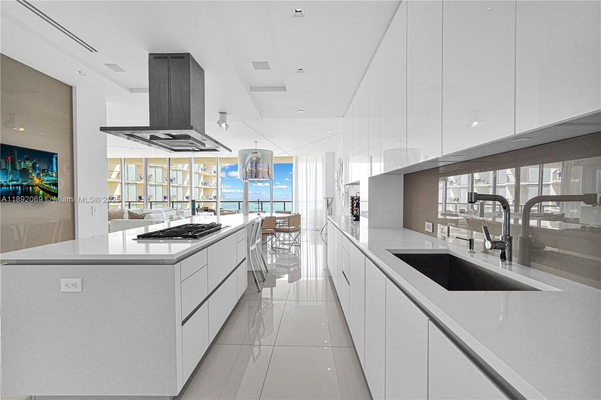Interior, Kitchen, Recessed Lighting, Water