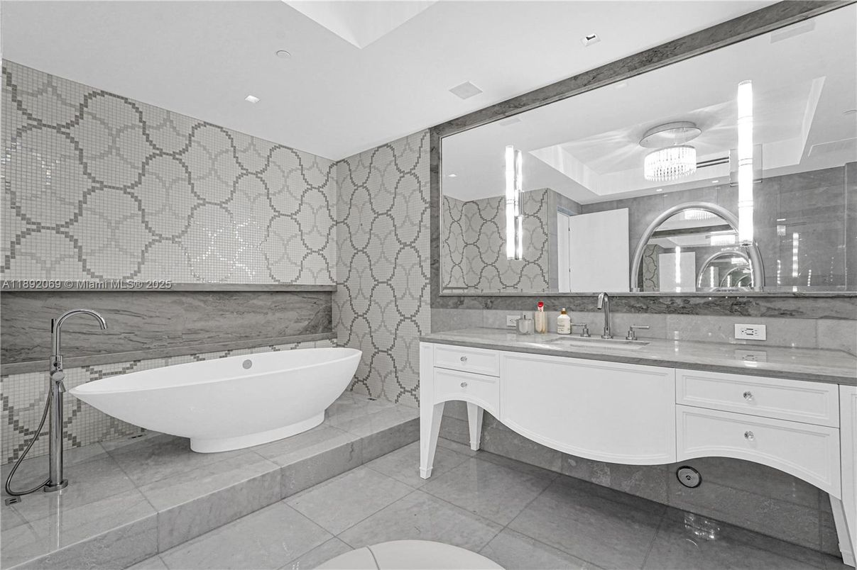 Bathroom, Dual Sink Vanities, Free Standing Baths, Interior, Recessed Lighting