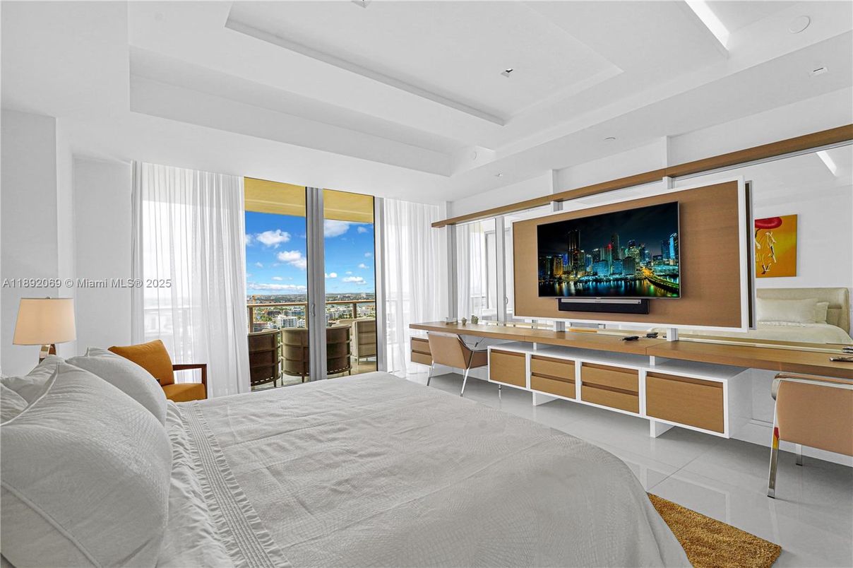 Bedroom, Interior, Water
