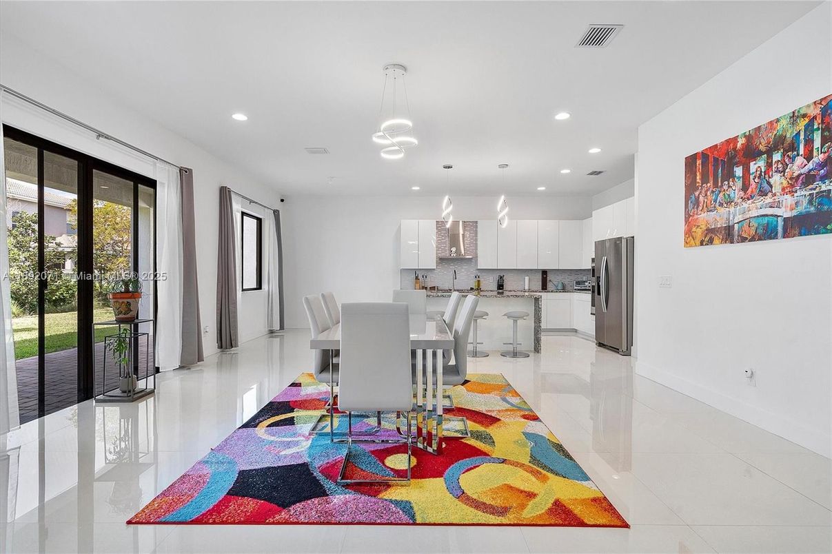 Dining room, Interior, Kitchen, Pendant Lights, Recessed Lighting, Stainless Steel Appliances