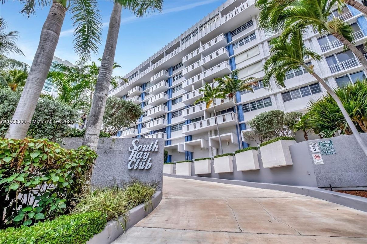 Exterior, Facade, Condo Building