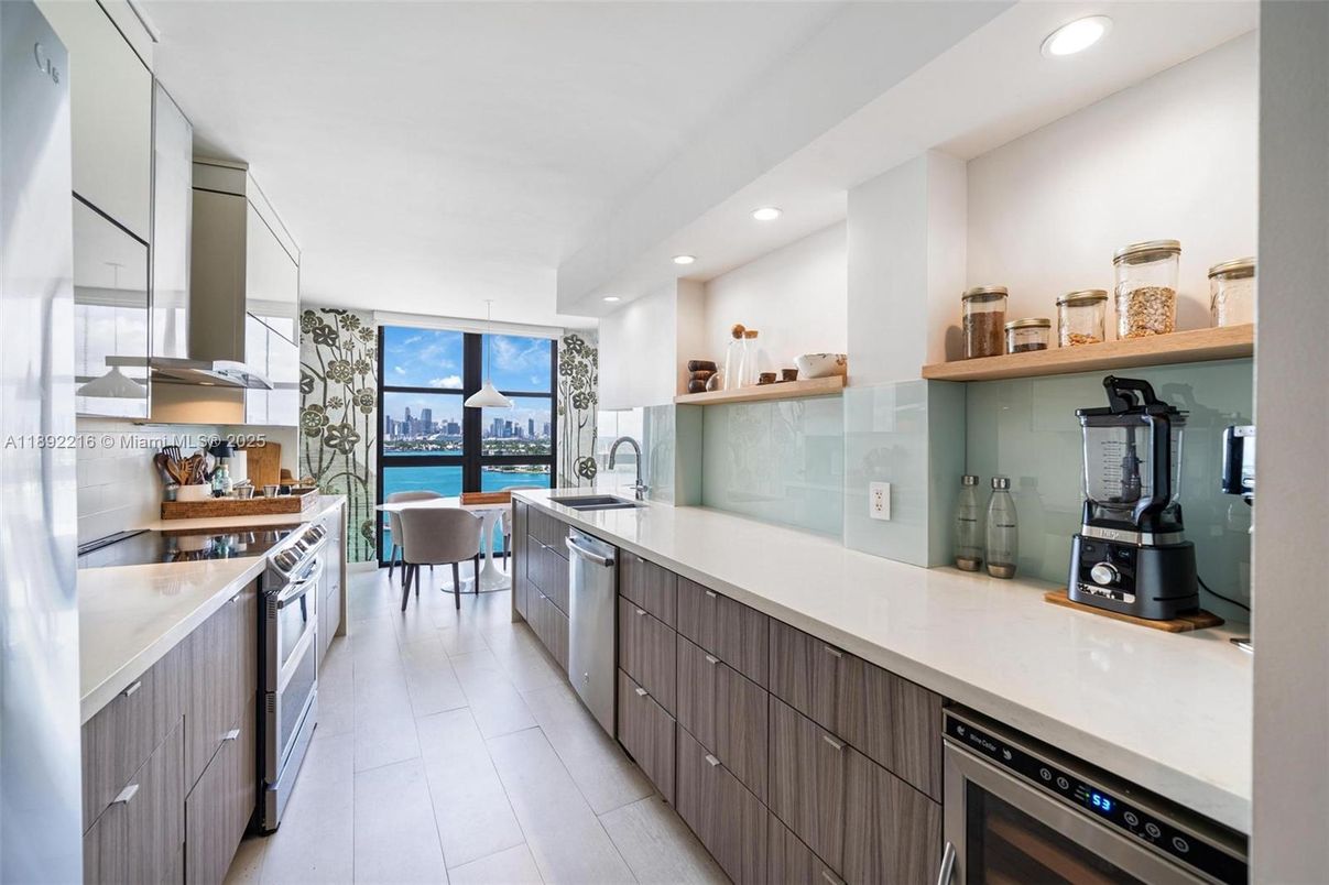 Dining room, Interior, Kitchen, Recessed Lighting, Stainless Steel Appliances, Water