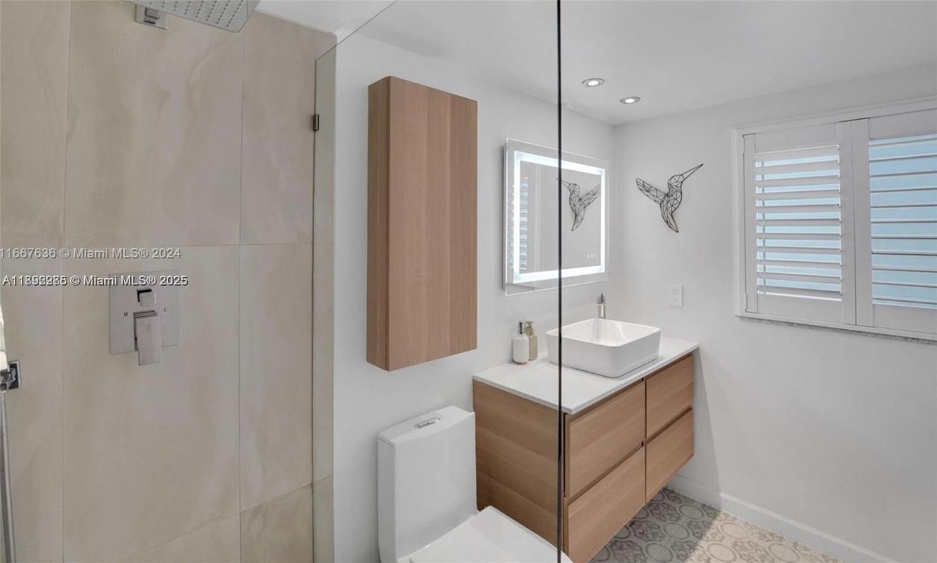 Bathroom, Interior, Recessed Lighting