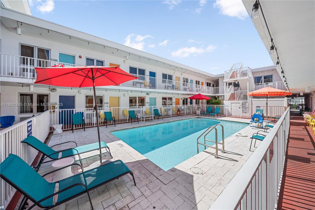 Exterior, Pool