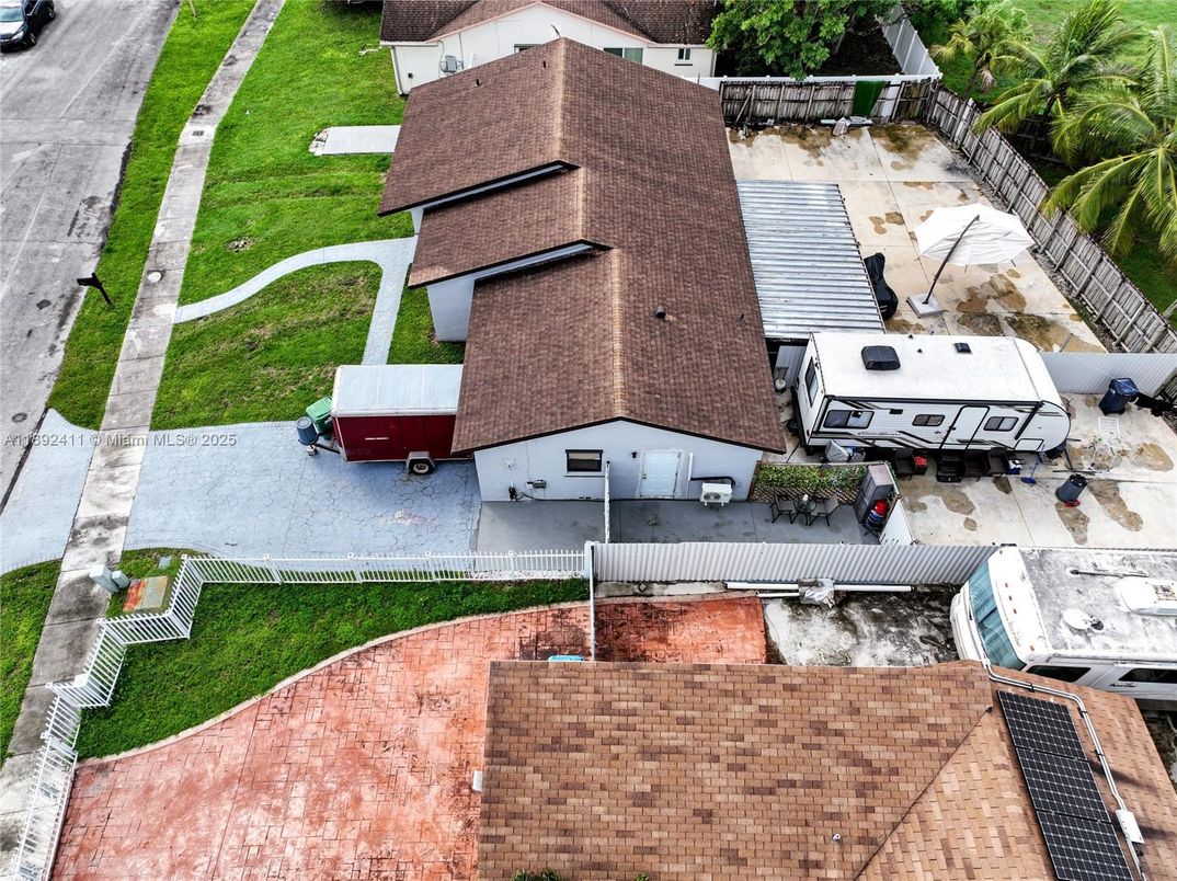 Exterior, Drone