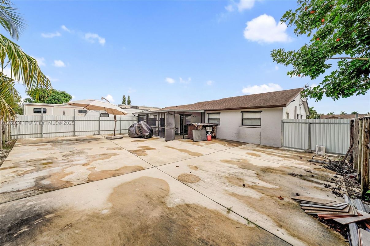 Backyard, Exterior
