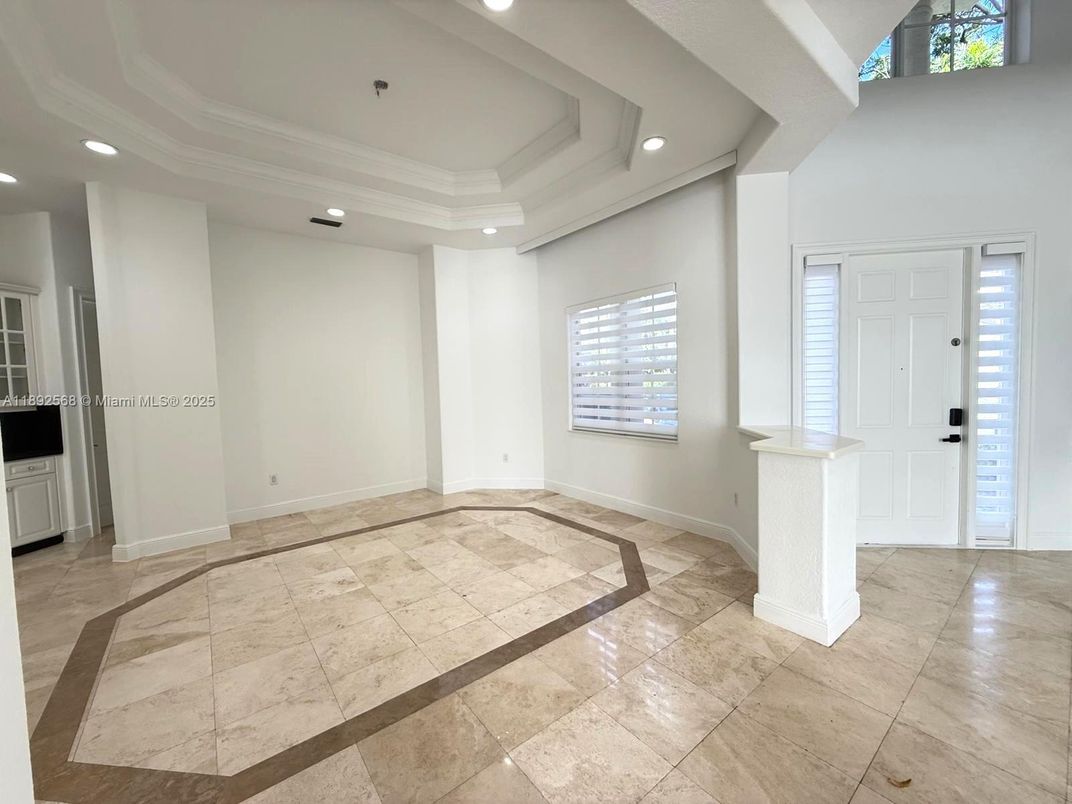 Empty room, Interior, Recessed Lighting