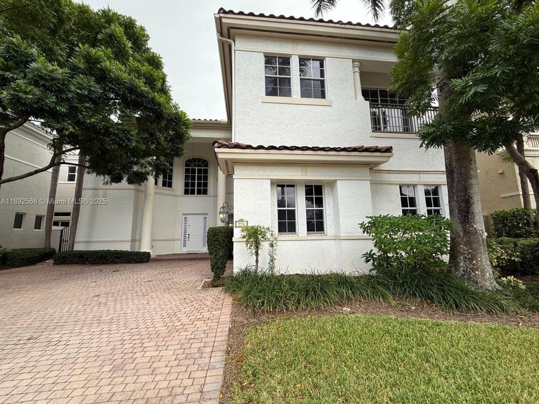 Exterior, Facade, Mediterranean