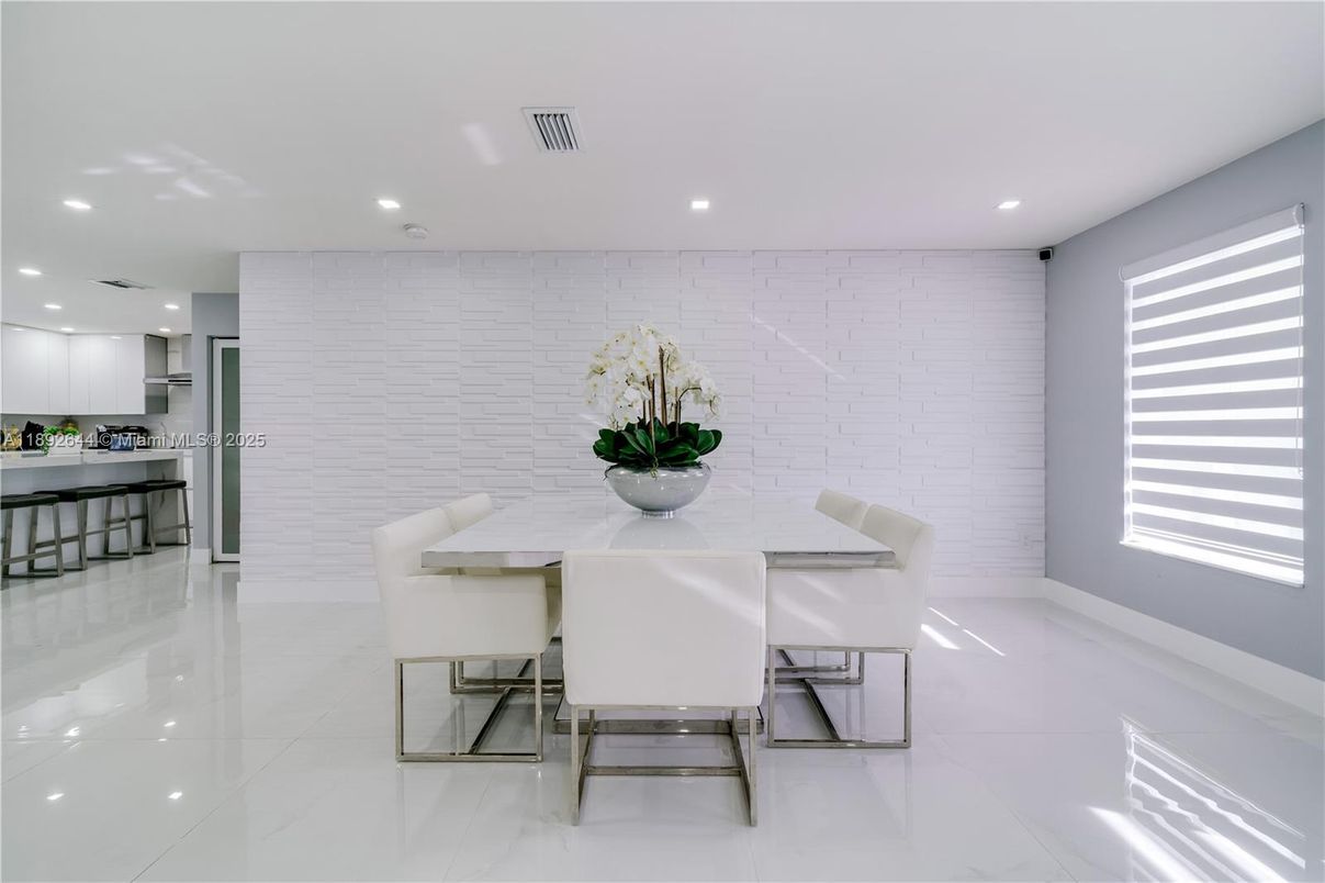 Dining room, Interior, Kitchen, Recessed Lighting, Stainless Steel Appliances