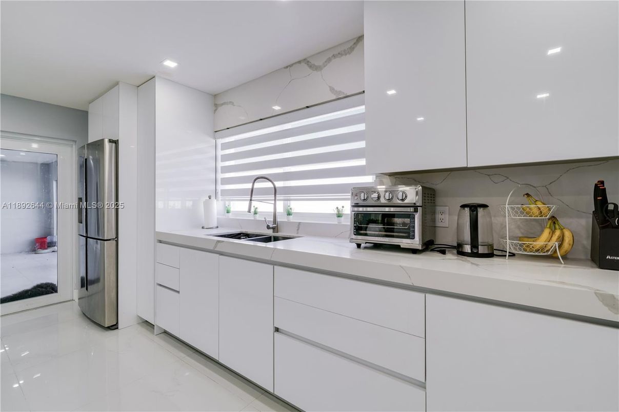 Interior, Kitchen, Marble, Marble Walls, Recessed Lighting