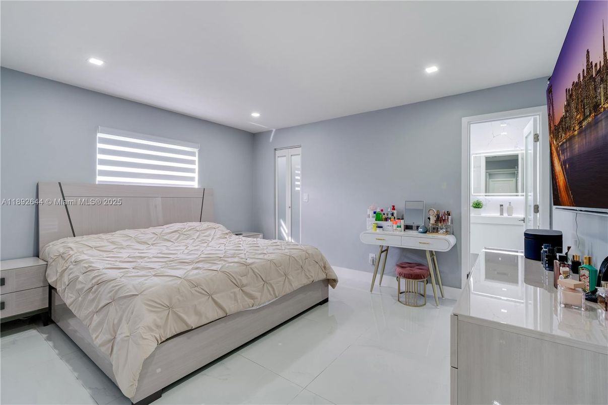 Bedroom, Interior, Recessed Lighting