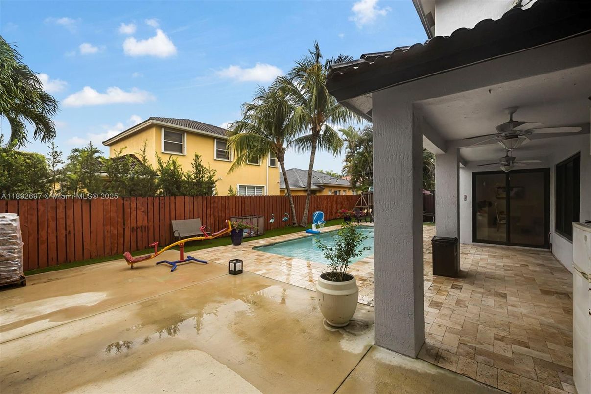 Exterior, Pool
