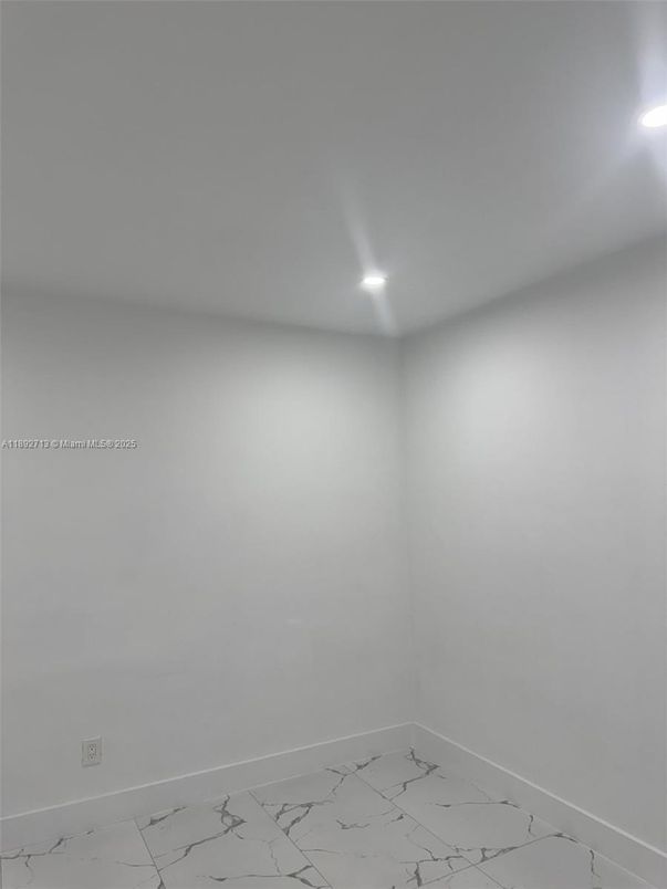 Empty room, Interior, Marble, Recessed Lighting