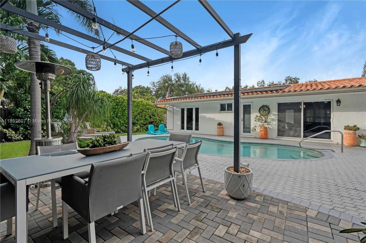 Exterior, Glass Ceilings, Pool