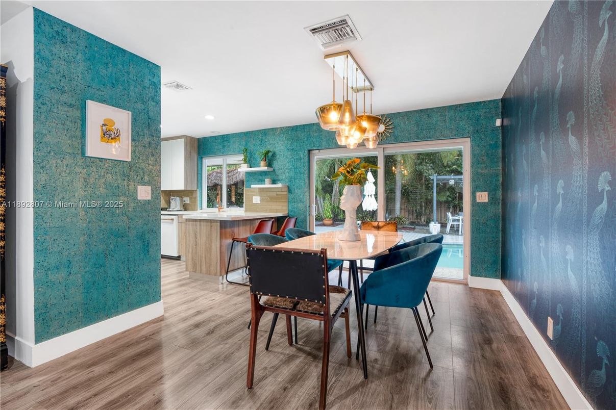Dining room, Interior, Kitchen, Pendant Lights, Recessed Lighting, Wood Texture Flooring