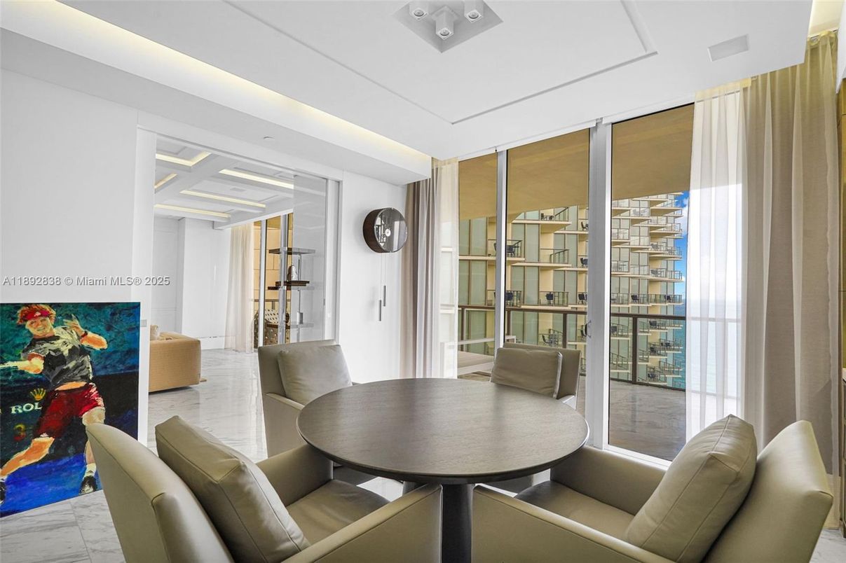 Dining room, Interior