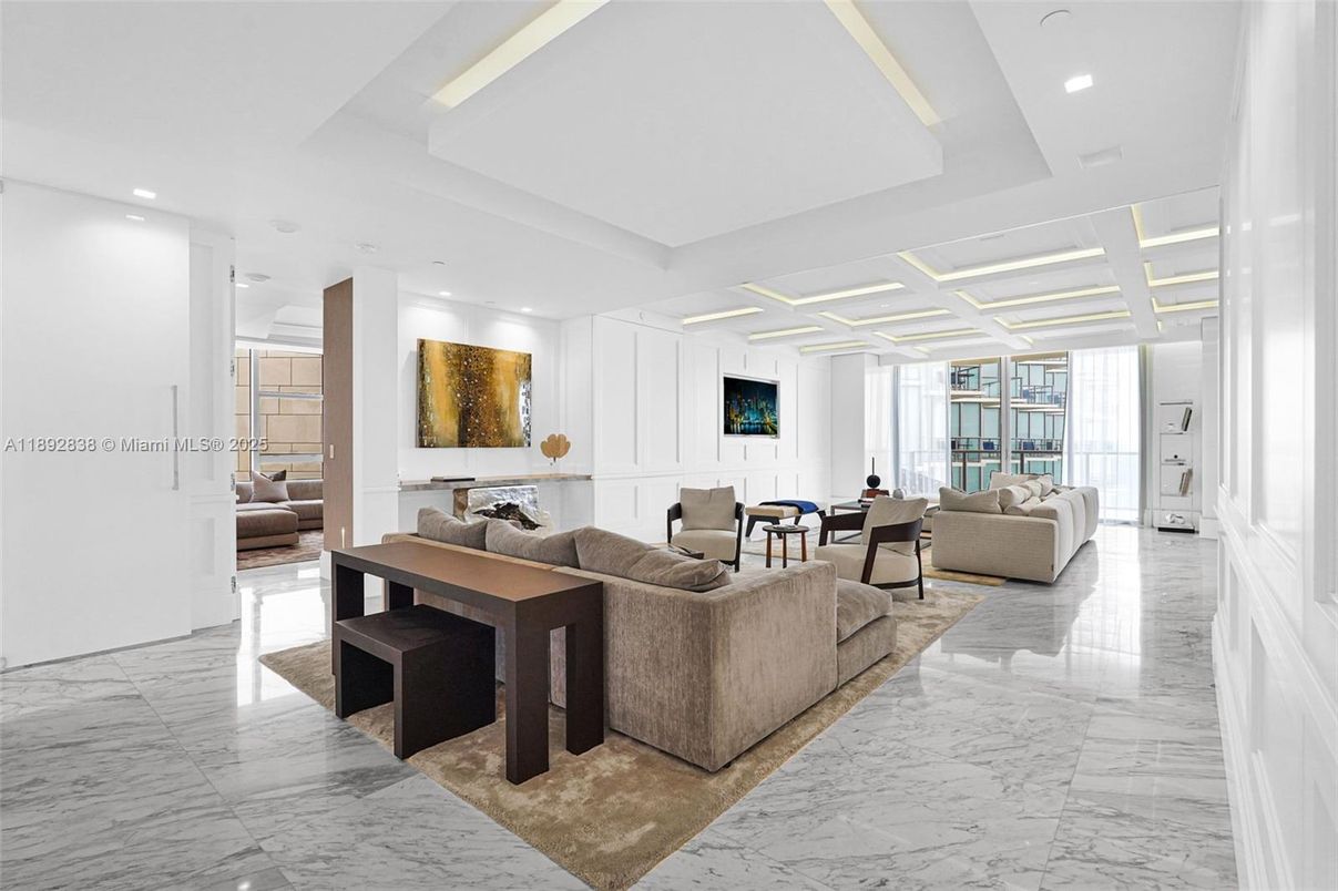 Dining room, Interior, Living room, Marble, Recessed Lighting