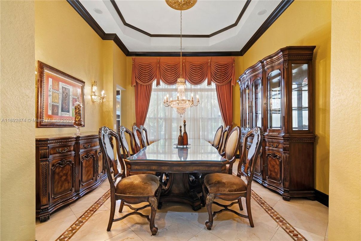 Chandelier, Dining room, Interior