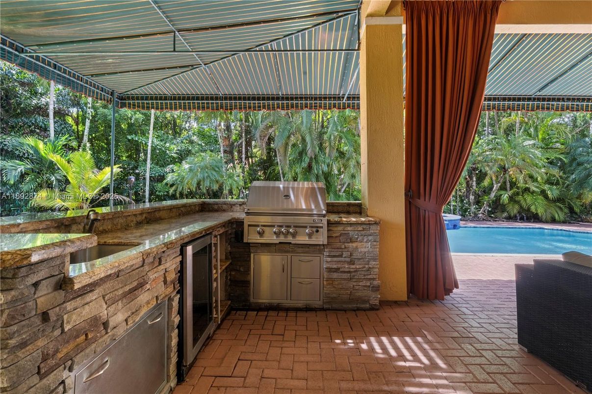 Exterior, Outdoor Kitchen, Pool