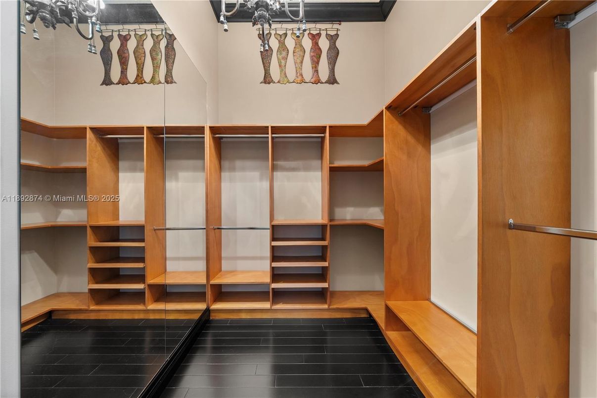 Interior, Walk-in Closets, Wood Texture Flooring