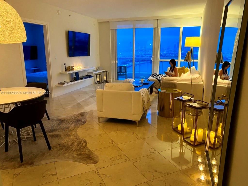 Fireplace, Interior, Living room, Water