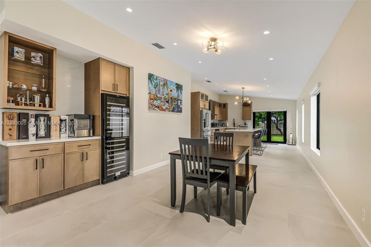 Chandelier, Dining room, Interior, Kitchen, Pendant Lights, Recessed Lighting, Stainless Steel Appliances