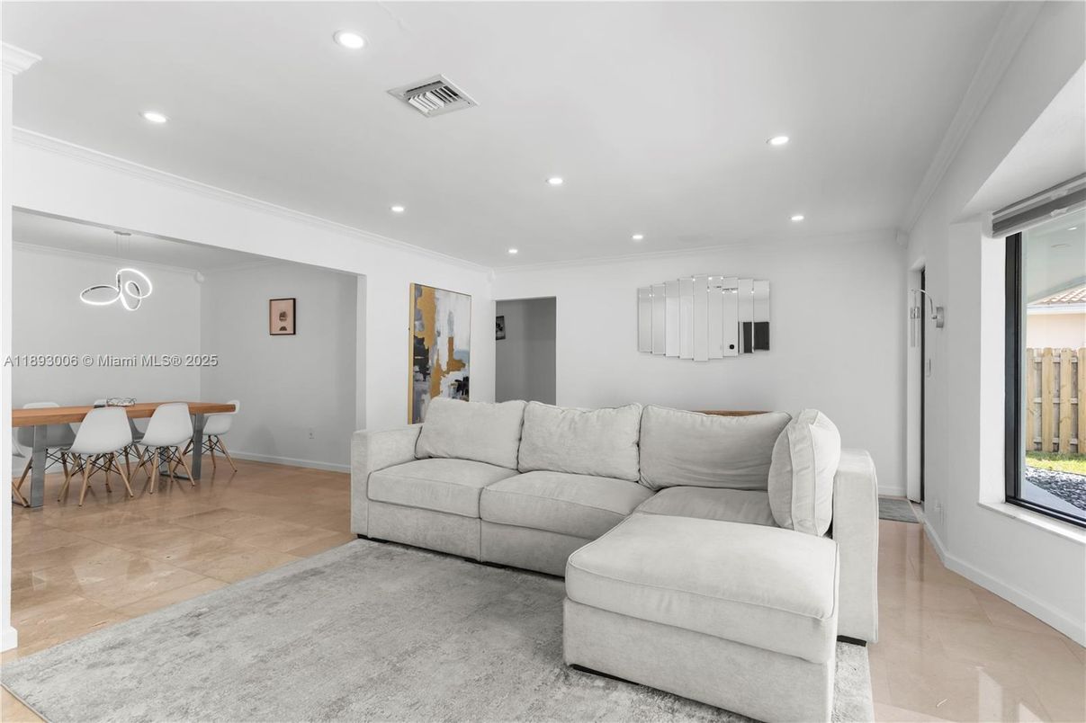Dining room, Interior, Living room, Recessed Lighting