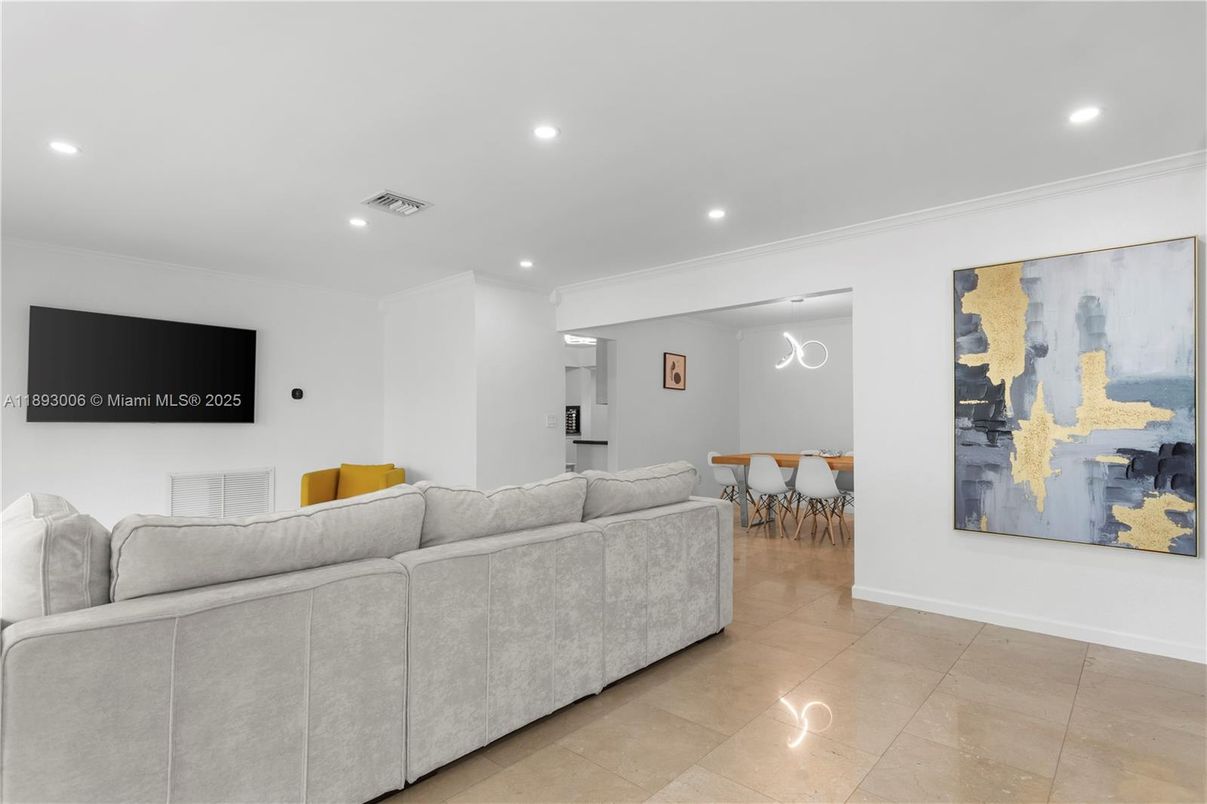 Dining room, Interior, Living room, Recessed Lighting
