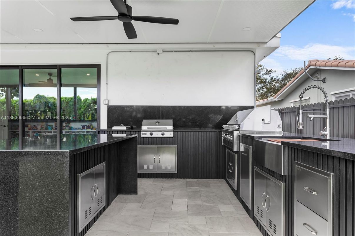 Exterior, Outdoor Kitchen