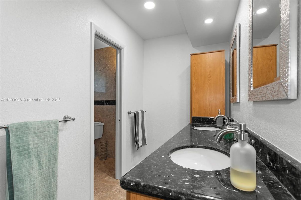 Bathroom, Dual Sink Vanities, Interior, Recessed Lighting