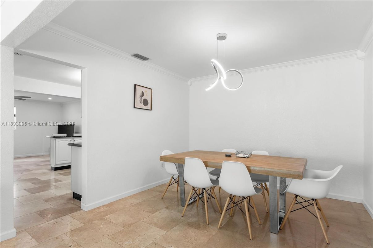 Dining room, Interior, Pendant Lights, Recessed Lighting