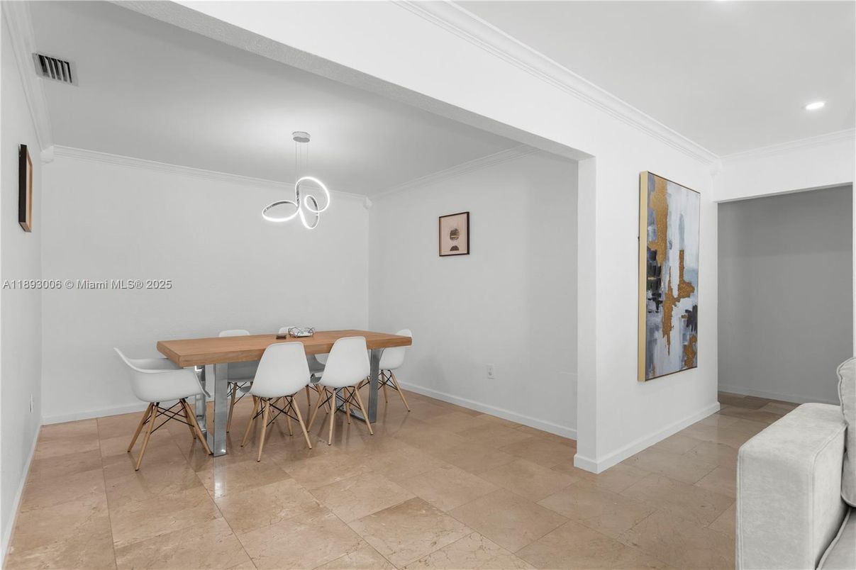 Dining room, Interior, Pendant Lights, Recessed Lighting