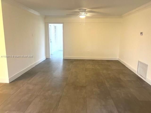 Empty room, Interior