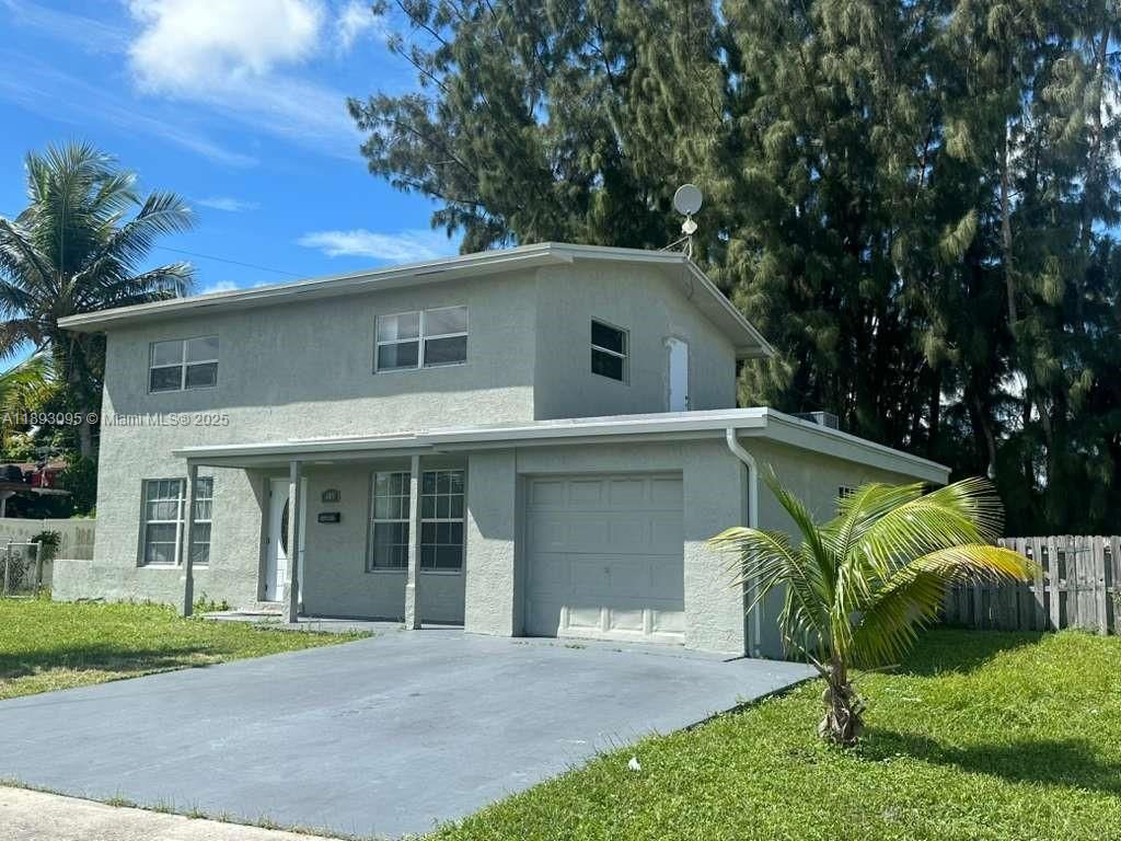 Attached, Exterior, Facade, Split Level