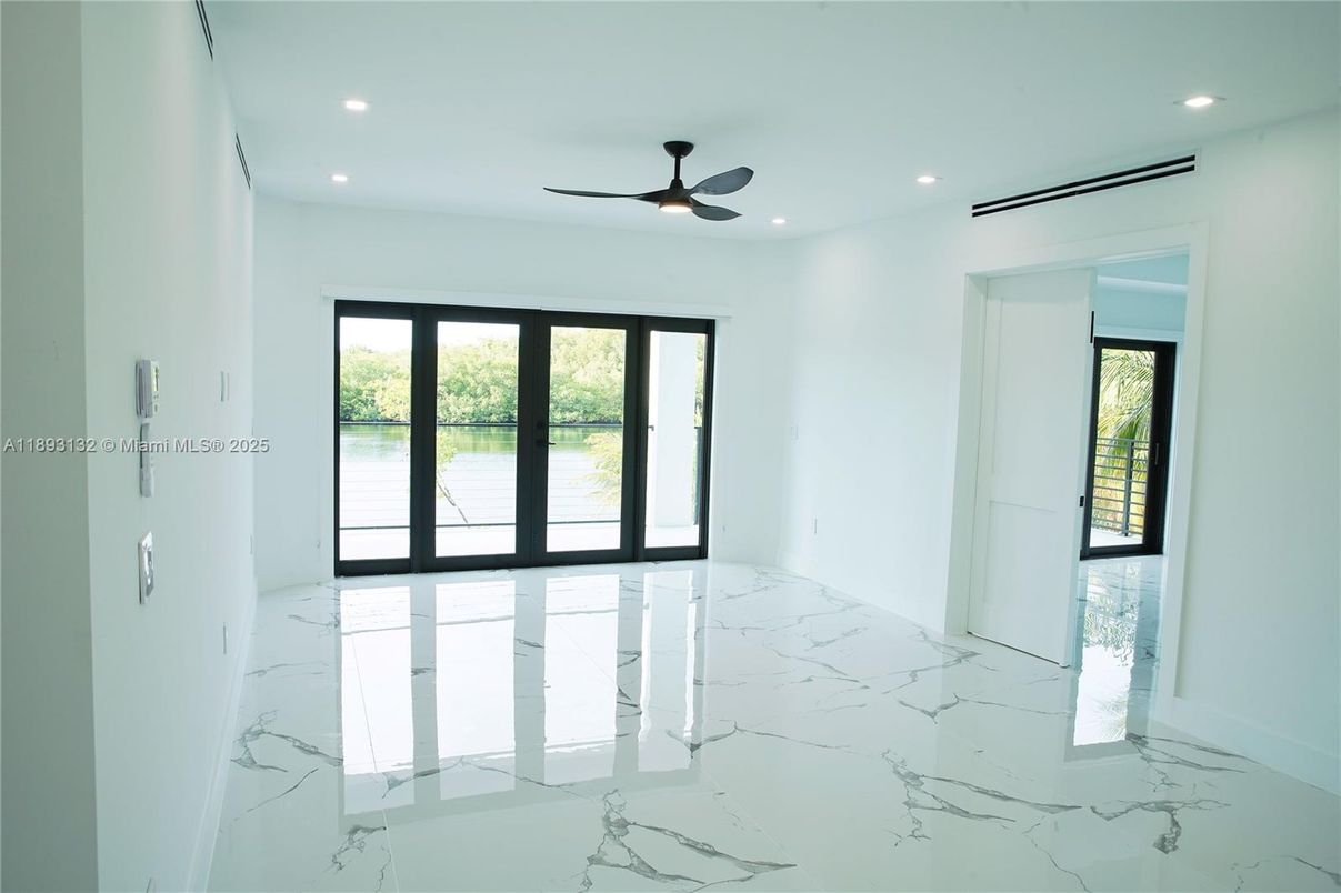 Empty room, Interior, Marble, Recessed Lighting