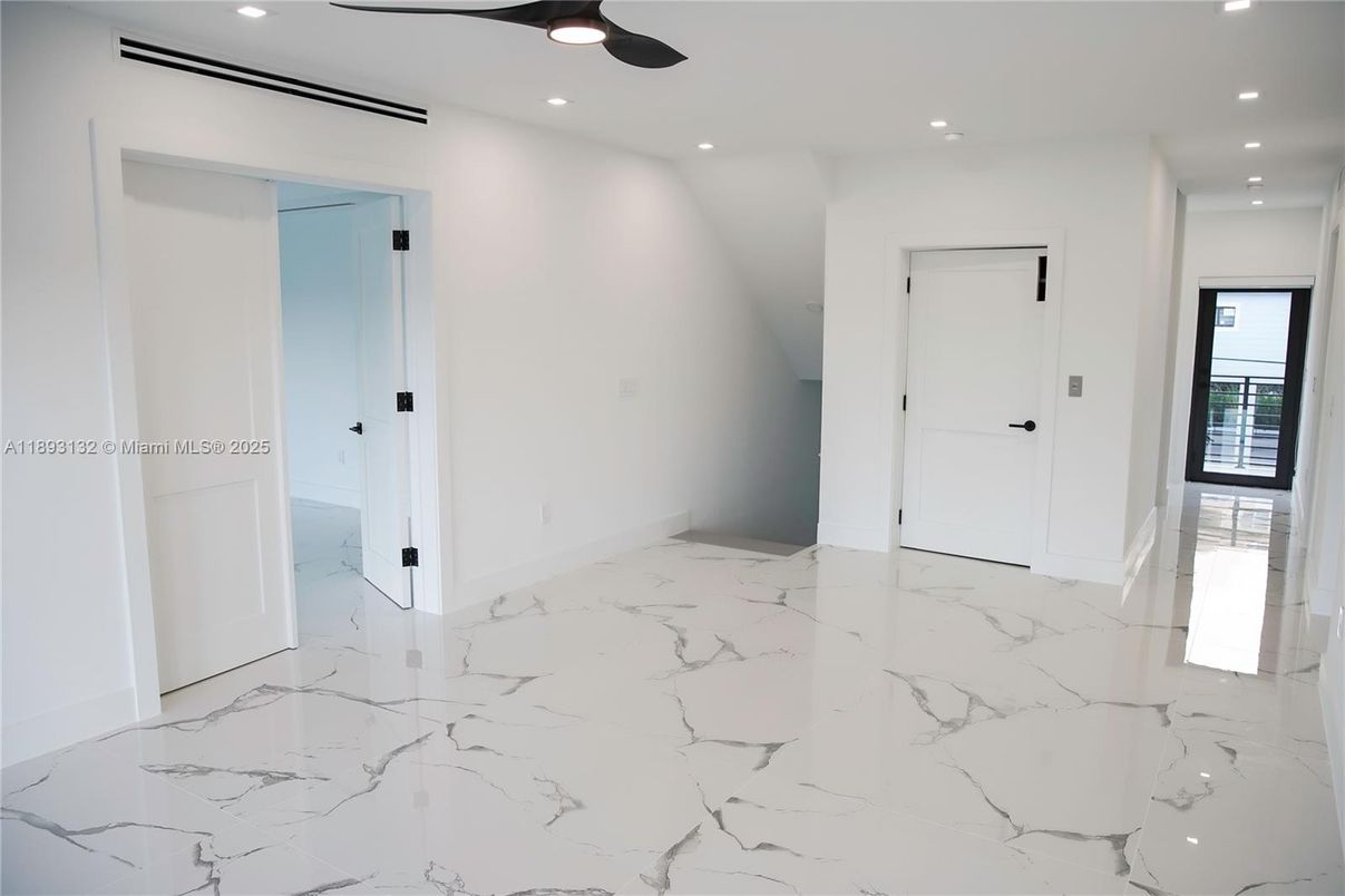 Empty room, Interior, Marble, Recessed Lighting