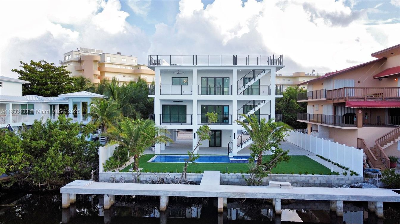 Exterior, Facade, Pool, Condo Building