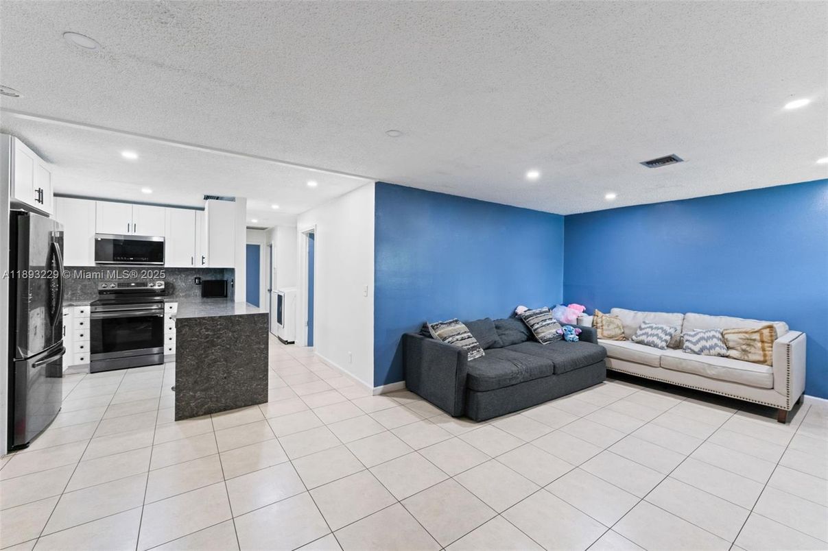 Interior, Kitchen, Living room, Recessed Lighting, Stainless Steel Appliances