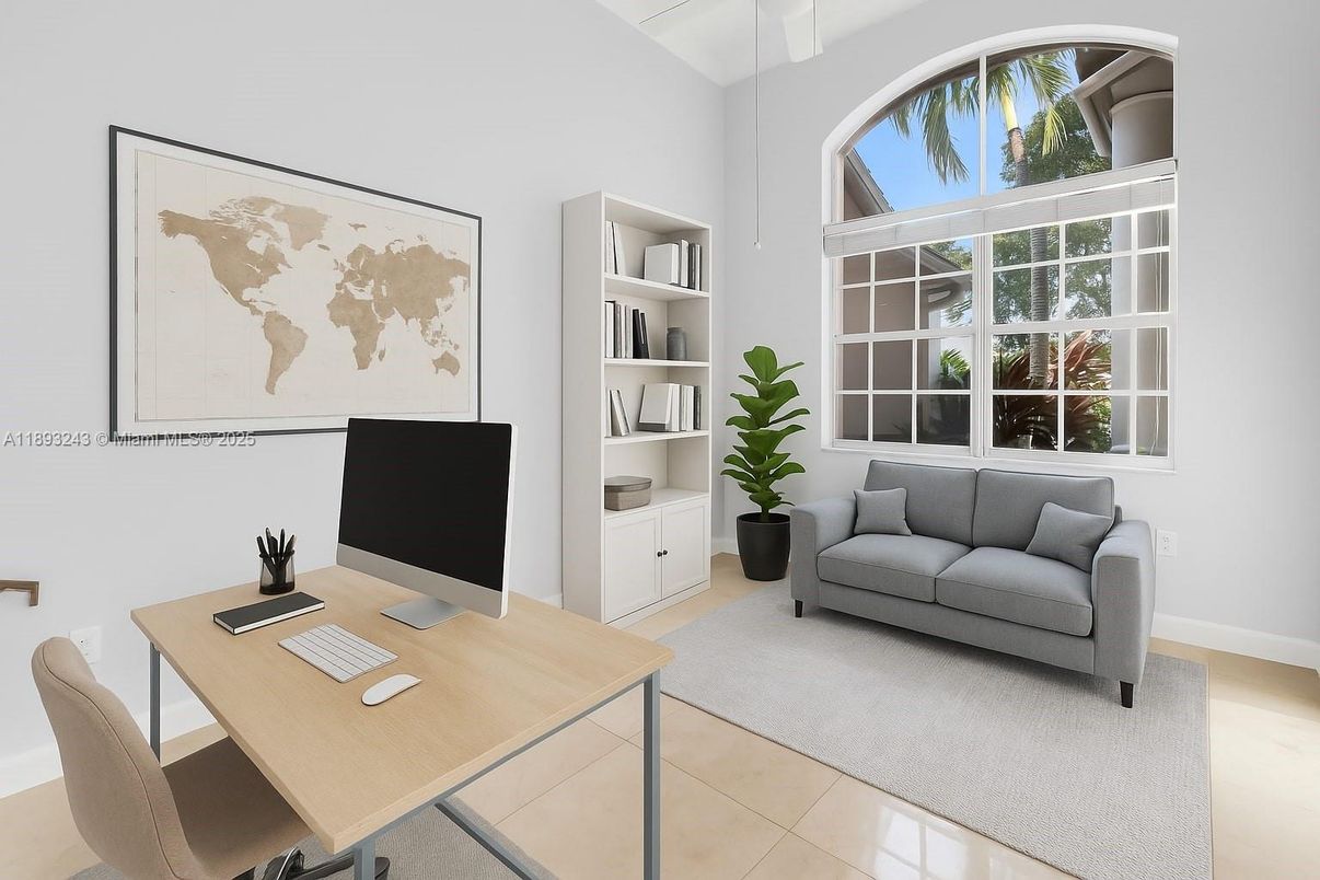 Home Office, Interior