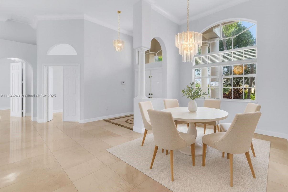 Chandelier, Dining room, Interior, Pendant Lights