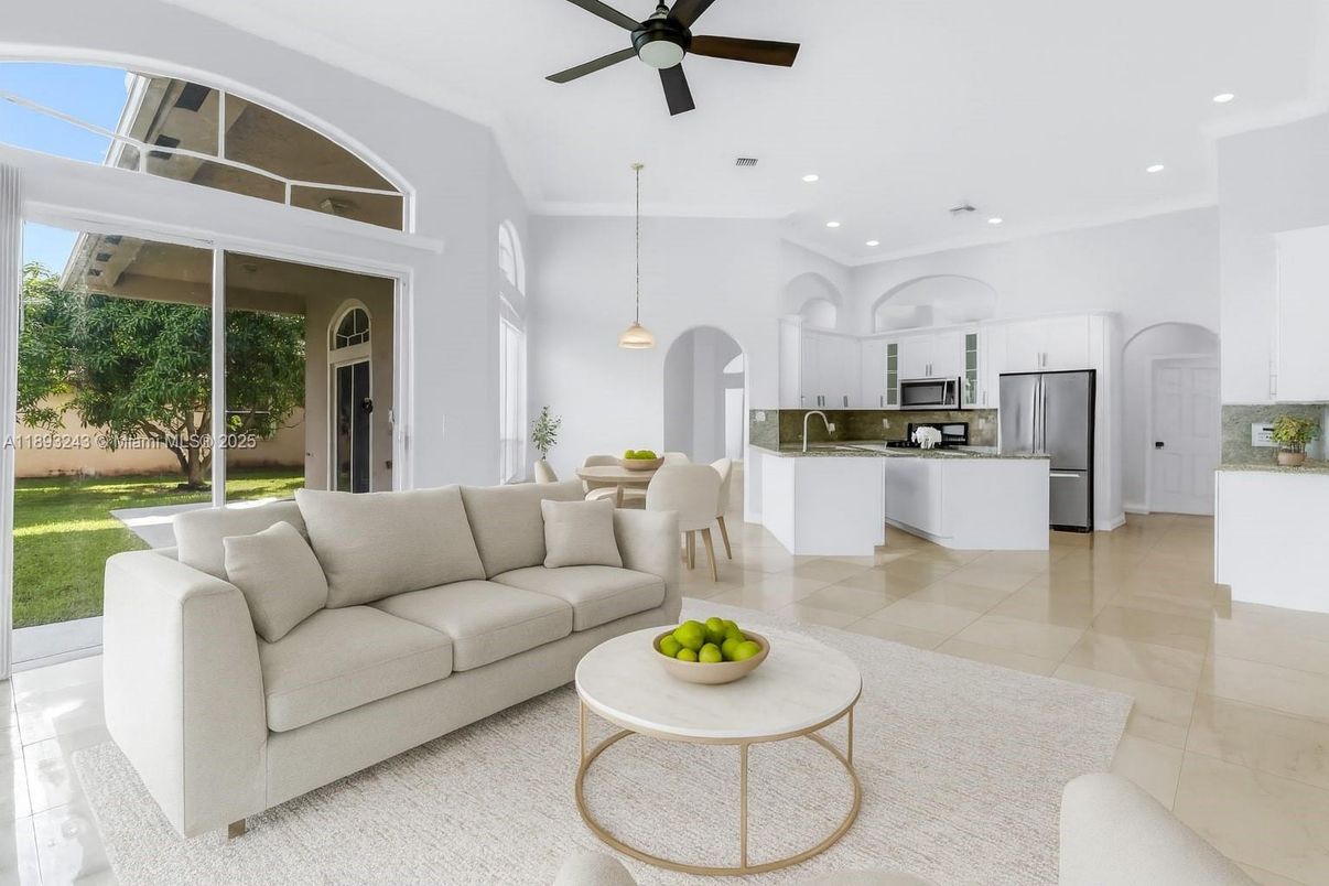 Dining room, Interior, Kitchen, Living room, Pendant Lights, Recessed Lighting, Stainless Steel Appliances