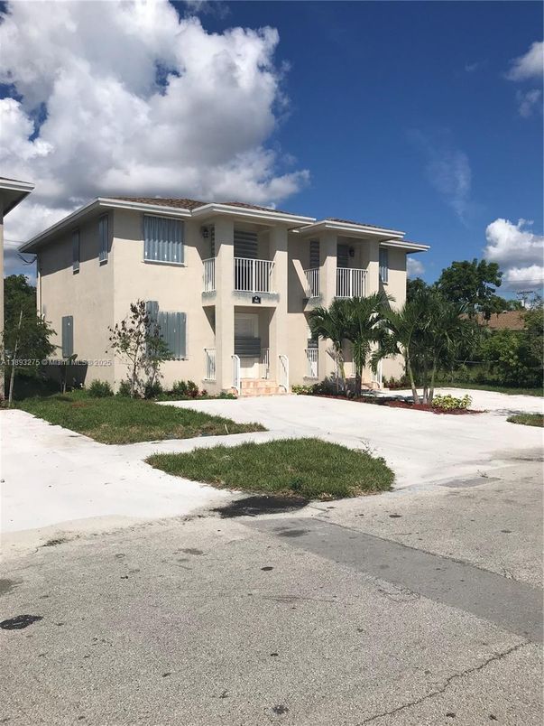 Backyard, Exterior, Facade, Condo Building