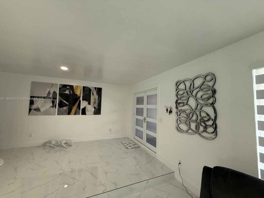 Empty room, Interior, Marble, Recessed Lighting