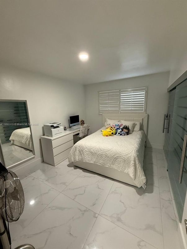 Bedroom, Interior, Marble, Recessed Lighting