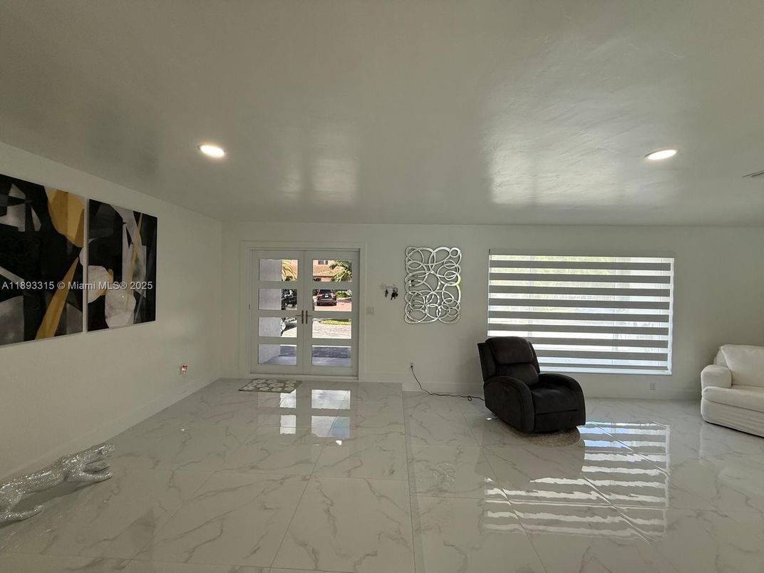 Empty room, Interior, Marble, Recessed Lighting