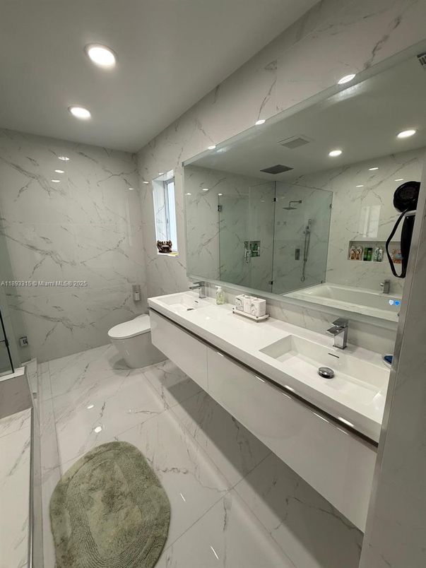 Bathroom, Dual Sink Vanities, Interior, Marble, Marble Walls, Recessed Lighting