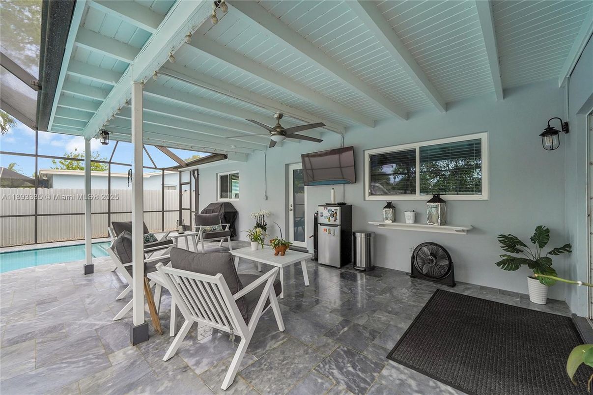 Interior, Pool, Sun Room